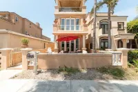 Life’s a beach…house with gorgeous ocean&pier views. A few steps to the waves.,.