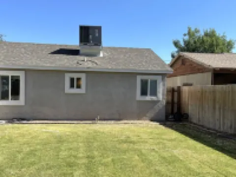 Pet & Family Friendly 3 Bedroom Home in Heart of Thatcher 撒切酒店