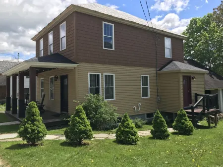 The Fuller House - 15 Mins from Colgate