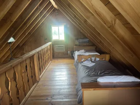 Yellow Banks Log Cabin With Waterfront Views