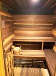 2 BD, 2B with Jet Bath Tub, Sauna, Sleeps 6, 2 minutes from West Glacier