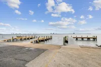 Great Location in Gulf Breeze.
