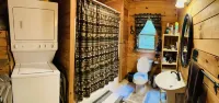 Cozy cabin getaway close to hiking, skiing, sightseeing, and Bristol!