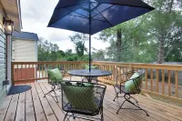 Near Downtown 3 Bedroom Home with King beds+ Parking+Deck Hotels in Sans Souci