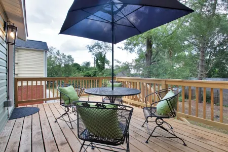 Near Downtown 3 Bedroom Home with King beds+ Parking+Deck Отели в г. Санс Сауси