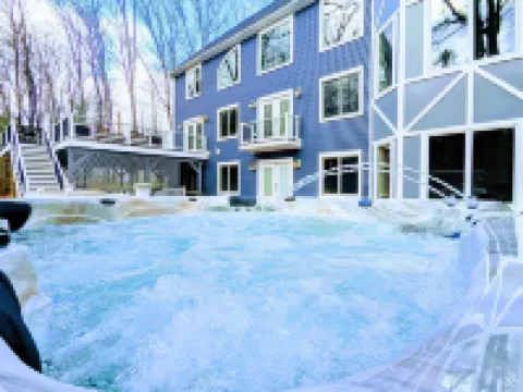 The Athena hideaway - hottub, firepit, lake & racetrack 薩拉託加酒店