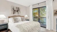 Lakefront Retreat w/ screened porch & private dock