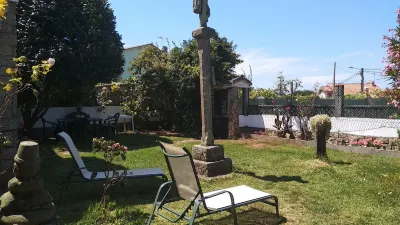 Chalet beach Montalvo, Sanxenxo, for 6 people, private garden, pets welcome Hotel in zona Adega Eidos