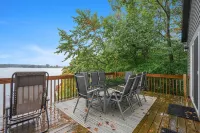 The Jewel of Maston Lake - Beautiful Lake Views. Hotel di Spencer Township