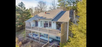 Charming Lakefront Oasis, Spacious, Self Check-In
