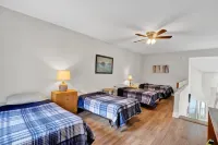 SPACIOUS LAKEFRONT PENTHOUSE ON BIG BOULDER LAKE!  4-SEASON FUN!