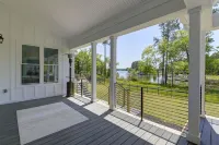 Custom built lake house on Lake Murray with New pool and hot tub!! Hotels in Lake Murray of Richland