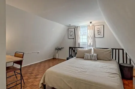 Cozy A-frame Tiny Home with Game room 3 Minutes to Lake Hartwell!