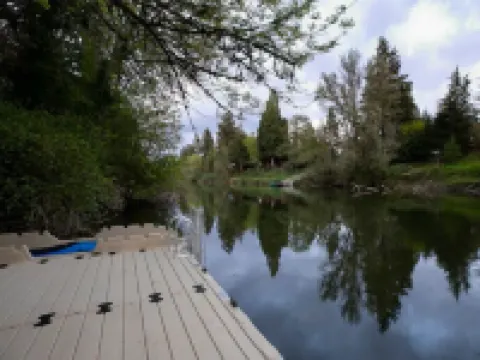 The Cottage at River Run! Hoteles en Tigard