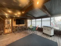 That Dam Cabin - Outdoor Living - Hot Tub, 65” TV, & Blackstone Griddle!