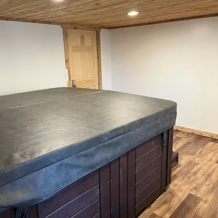 Big Chalet with hot tub on Big Powderhorn Mountain