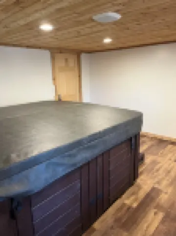 Big Chalet with hot tub on Big Powderhorn Mountain