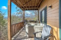 Mountain Retreat with Stunning views, 7 Priv Acres, Sauna, Hot Tub, and Gameroom