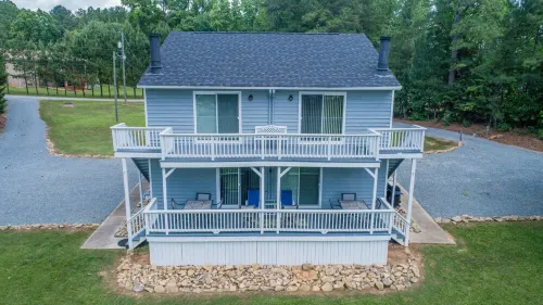 LAKE FRONT WITH GORGEOUS VIEWS & SPACIOUS BACKYARD + LOTS OF AMENITIES