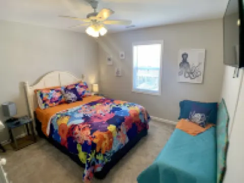 Nauti - Wonderful 6bd, 4 full 2 half bath, Holden Beach house steps from access