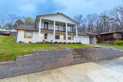 Cozy house in Madison - 5 minutes to Reaseach Park 매디슨 공공도서관 주변 호텔