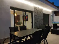 Independent villa with private pool, 5 min from the beach!