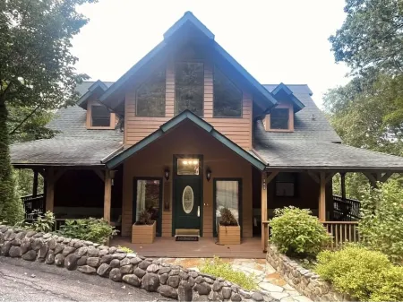 3 level cabin on Mt Mitchell golf course
