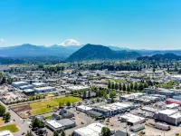 Short Walk to Downtown, AC, Coffee Bar, Patio Hotels in Enumclaw