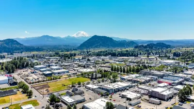 Short Walk to Downtown, AC, Coffee Bar, Patio イーナムクロー図書館周辺のホテル