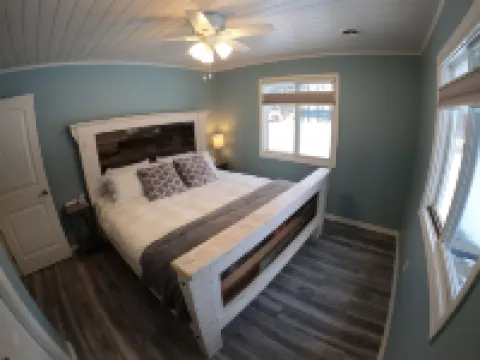 Modern Cozy Cottage w/ Lake Access