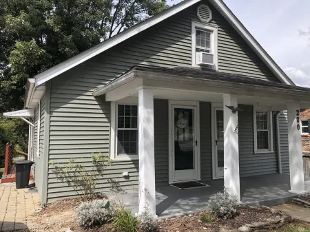 Historic Bardstown Cottage