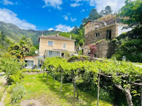 Grand Gîte au Cœur du Parc National des Cévennes Piscine Couverte et Chauffée Hotels in Saumane