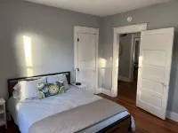 Charming 4 bedroom - 5 minute walk to downtownDog friendly)