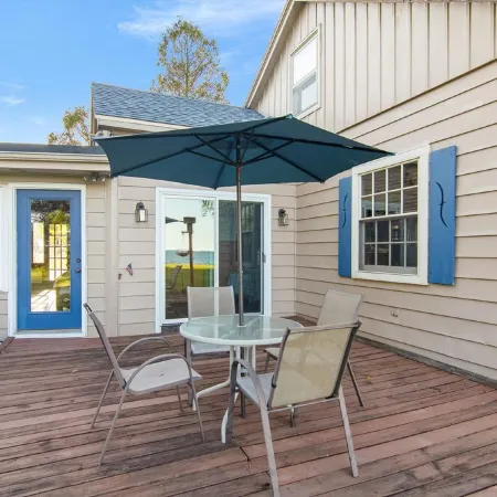 4 bed house on the shore of Lake Michigan