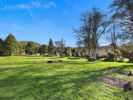 3 Blocks to Downtown Rockaway Beach