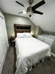 The Lakeside Loft - Covington, GA - Beautiful Lakefront Rental Sleeps up to Four