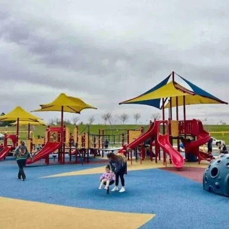 Designer Home. Lake View. Amazing Patio. Heated Swim Spa Pool & Hot Tub