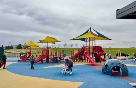 Designer Home. Lake View. Amazing Patio. Heated Swim Spa Pool & Hot Tub Отели в г. Торнтон