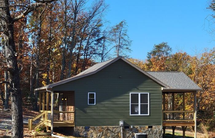 New cabin- access to horse trails, Pilot Mtn & Hanging Rock St. Pks