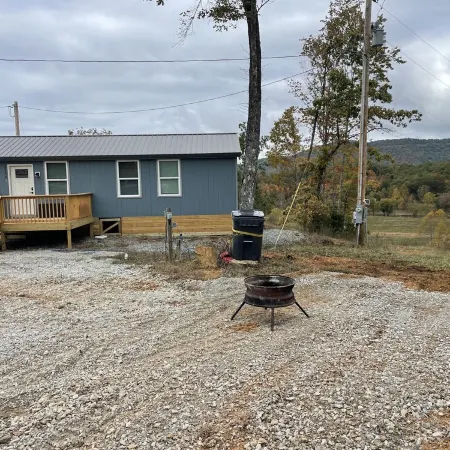 New Cabin with many amenities! Trail systems. Sleeps 8! Royal blue brimstone