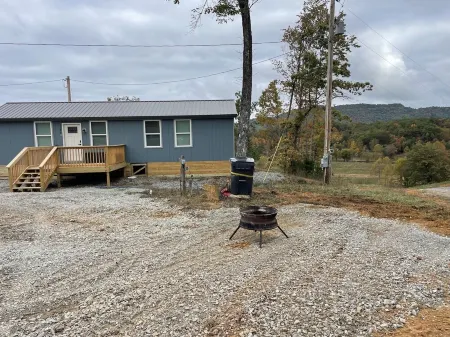 New Cabin with many amenities! Trail systems. Sleeps 8! Royal blue brimstone