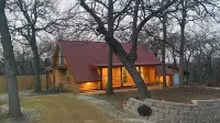 Cozy Lake Cabin located by the sandiest beach on Lake Texoma -Excellent  Fishing