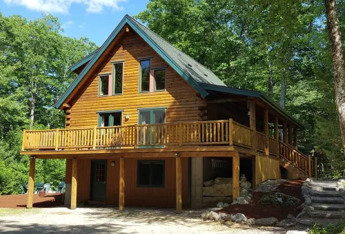Beautiful Log Home in Suissevale on Lake Winnipesaukee with Beach Access