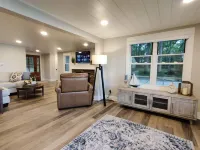 NEW - Renovated Cottage on Beautiful Bills Lake