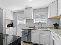 Beautiful remodeled 2 bedroom, walking distance from Downtown with AC Hotels in Olympia