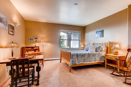 Million Dollar View Near Denver, Big West Skiing, and Countless Natural Wonders Отели рядом с достопримечательностью «Boettcher Mansion»