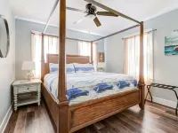 Super Fun Family Bungalow - Hot Tub - Yard Games - Seasonal Cowboy pool Hotels in Bellview