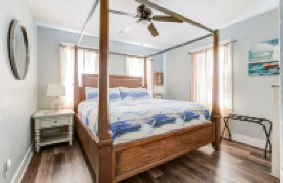 Super Fun Family Bungalow - Hot Tub - Yard Games - Seasonal Cowboy pool