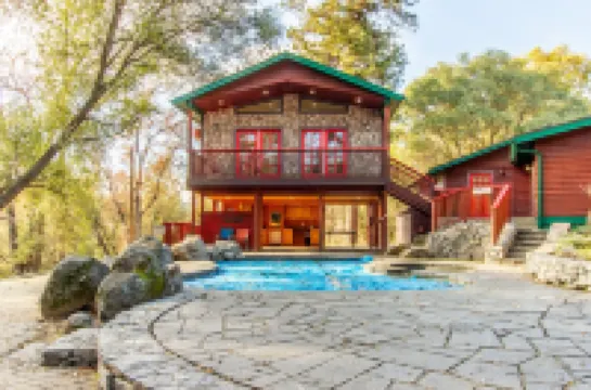 Perfect for Family Gatherings: Lakeside Beauty - 6Bdrm with Pool & Spa