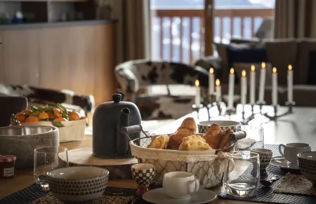 Duplex 200m², Full Services  , 5 Bedrooms, 5 Bathrooms / D, South Balcony and 3 Parking Spaces